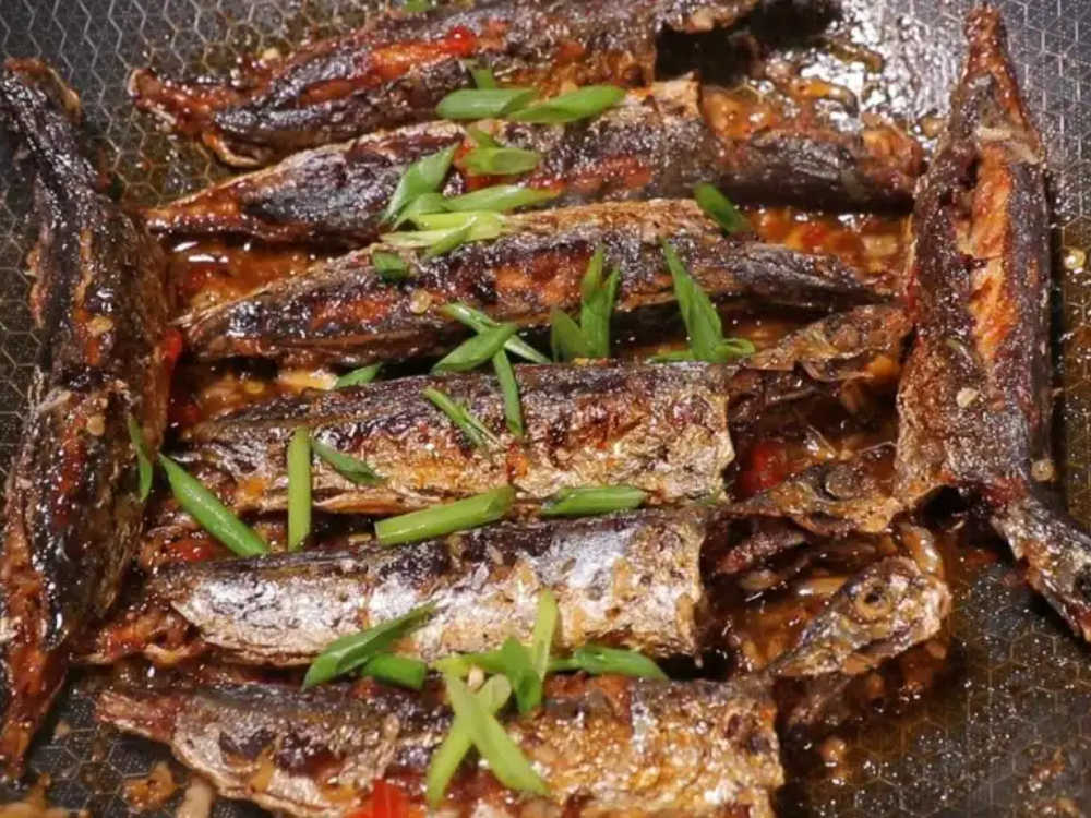 Cá nục chiên mắm tỏi ớt – Món ngon dân dã đậm đà hương vị quê nhà