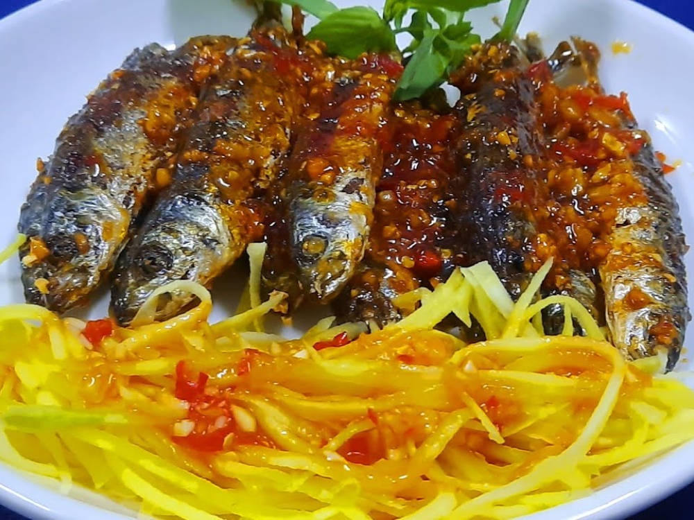 Cá nục chiên mắm tỏi ớt – Món ngon dân dã đậm đà hương vị quê nhà
